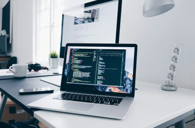 Thiết kế website giá rẻ: Gói rẻ cắt bớt gì, khi nào nên chọn gói đắt hơn?